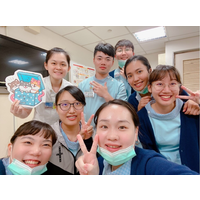 亞洲大學（Asia University, Taiwan）獲教育部同意於今年2月1日（108學年度第二學期）起成立護理學院，設有護理系學士班及碩士班、學士後護理系，培育臨床護理與長期照護專業人才，而學士後護理系今年2月起招收45名學生。
目前護理系學士班有2班、100人，108學年度設立的碩士班，第一屆已招收15人。今年2月起招收第一屆學士後護理系學生45名，學士後護理系學生入學後，僅需修習基礎醫學、護理專業及實習課程，修業年限為3年，具學士學位畢業證書者均可報考。學士後護理學系招生簡章，已公告於本校招生中心網頁，2月3日上午9時至5月20日下午5時可線上報名及上傳審查資料。
護理學院院長吳樺姍說，學士後護理系入學後，二、三年級可申請亞大附醫護理在學獎助學金，一年12萬元、二年25萬元，畢業後取得護理師資格進入亞大附屬醫院就業，保證年薪至少60萬元；另可依「亞洲大學學生修讀學、碩士五年一貫學位實施要點」，申請護理系碩士班升學進修。

吳樺姍院長強調，護理系自103學年度設立，設系滿三年即通過系所評鑑實地訪評，辦學獲高等教育評鑑中心認可；第一屆畢業生護理師國考錄取率達95.2%；畢業滿一年的畢業生就業率達95.2%，第二屆99位畢業生，108年護理師國考錄取率達91%，兩屆護理師國考錄取率，高於全國護理師考照率平均51.56%、49.08%，表現亮眼。已有63位進入亞大附醫就業、23位到中國醫大附醫當護理師；106-108學年度註冊率介於96-99%，為全台高教護理學系之冠。

護理學院未來將整合護理系、學士後護理系基礎定錨課程為以院為教學核心課程，並使所屬各系教學資源進行以院為核心的規劃，積極與校內外資訊學門及產業跨領域合作，以亞洲大學在地社區及亞洲大學附屬醫院為實踐場域，重點發展『智慧照護』及『智慧護理教育』為學院特色。